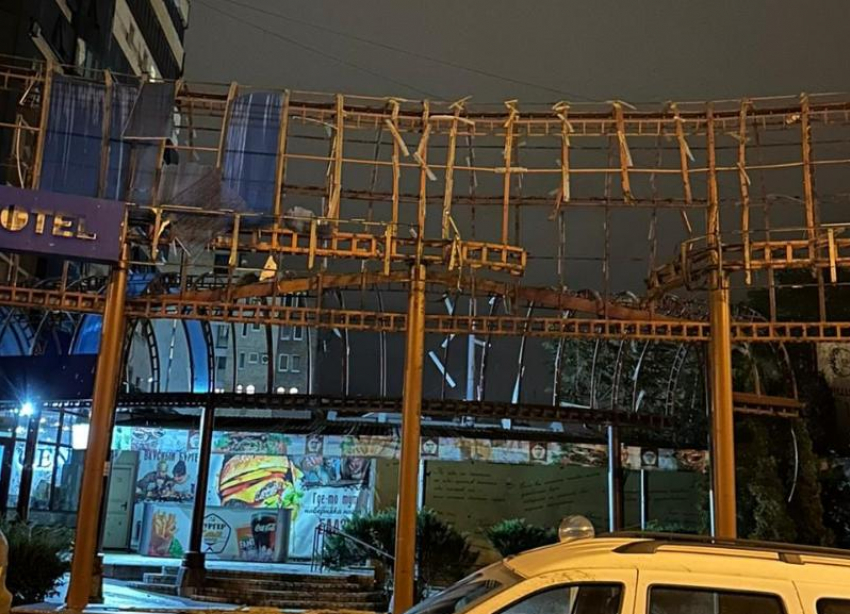 Выгоревшие автомобили и разрушенные дома: житель Волжского побывал в Донецке