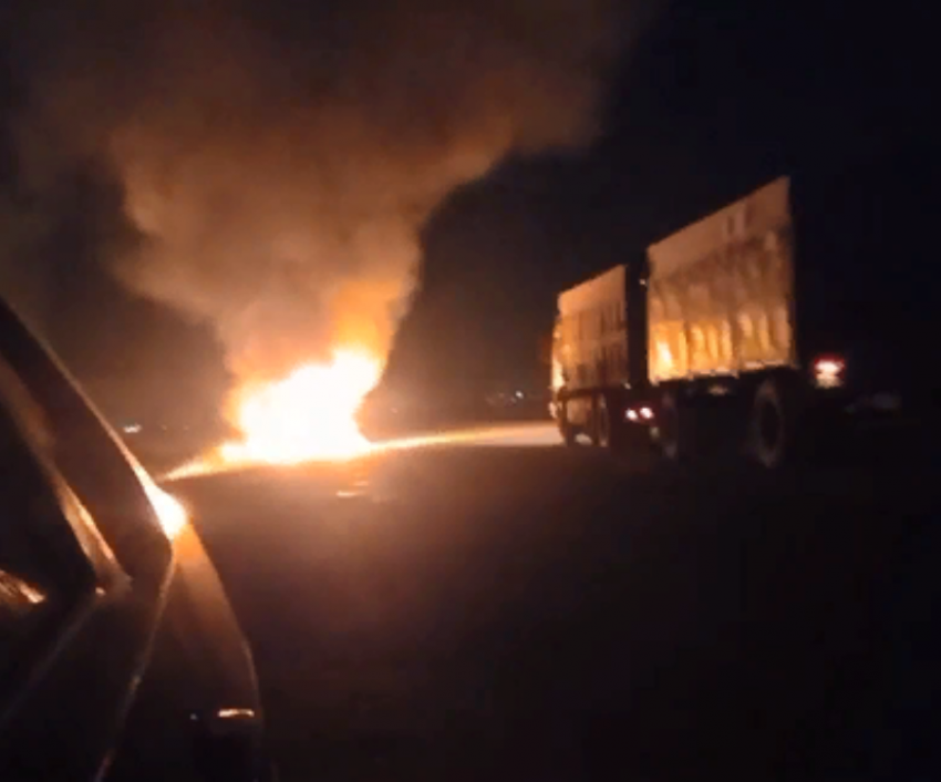 Водитель едва спасся: в Волжском на трассе загорелась ГАЗель