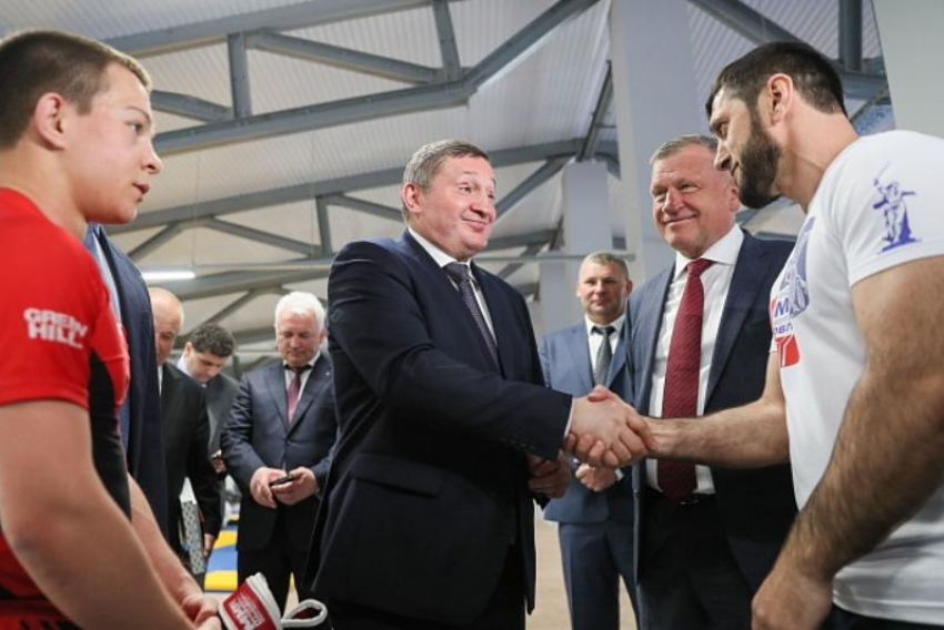 Губернатор посетил новый центр единоборств в Волжском