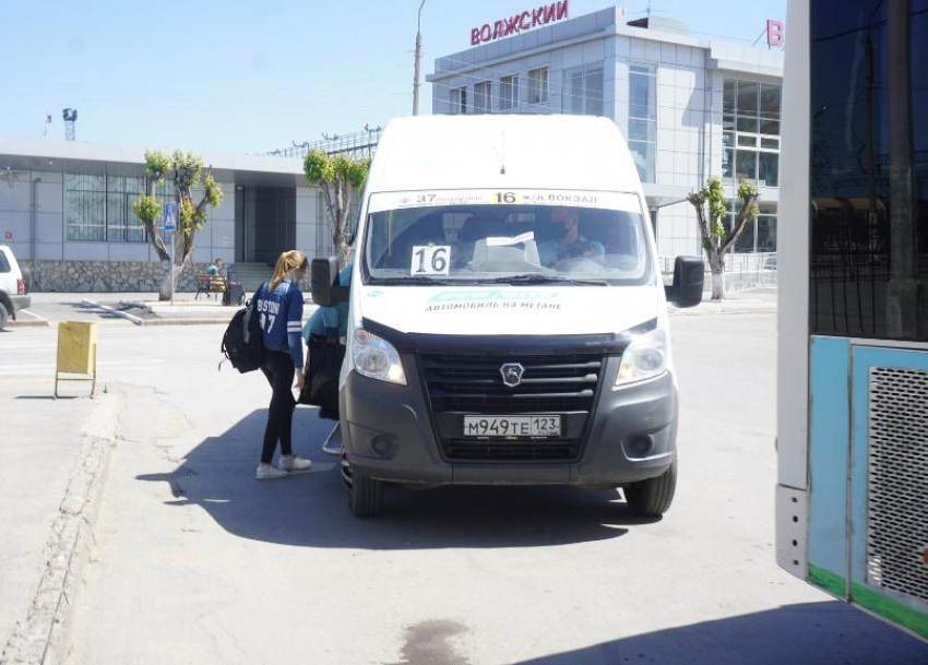 В Волжском 7 направлений маршруток вернулись к работе