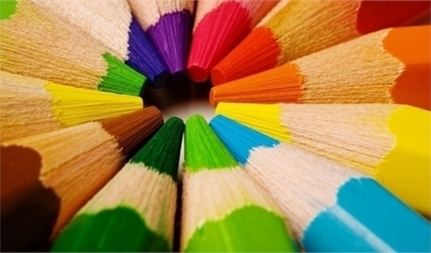 Праздники волжанам: день цветных карандашей
