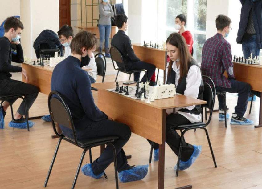 В Волжском прошло первенство студенческих команд по быстрым шахматам