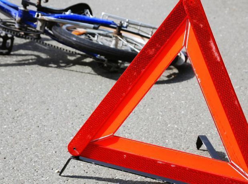 Не проскочил: Волжский «велогонщик» оказался под колесами авто