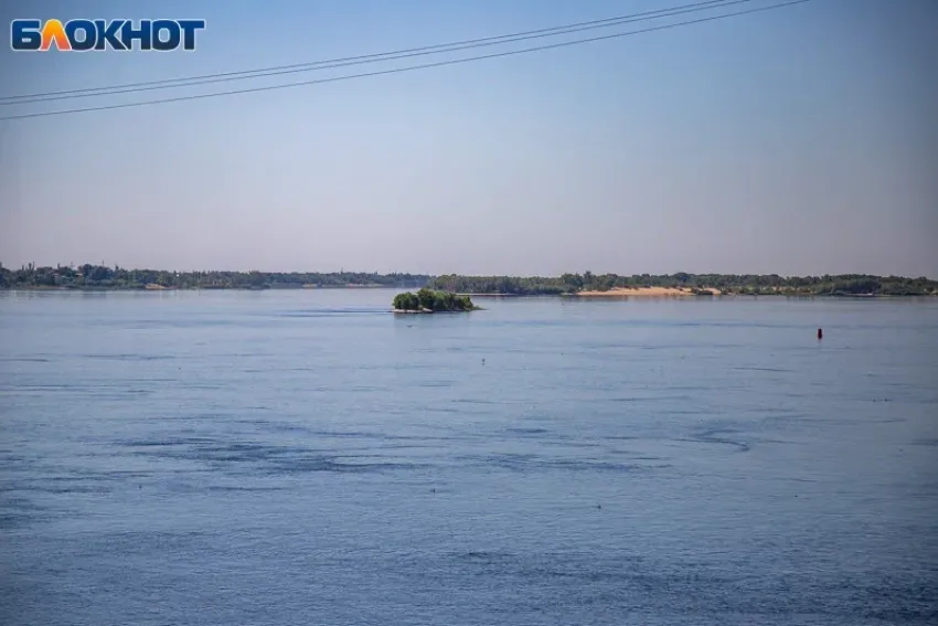 В центре Волгограда 17-летняя девушка упала с «танцующего» моста