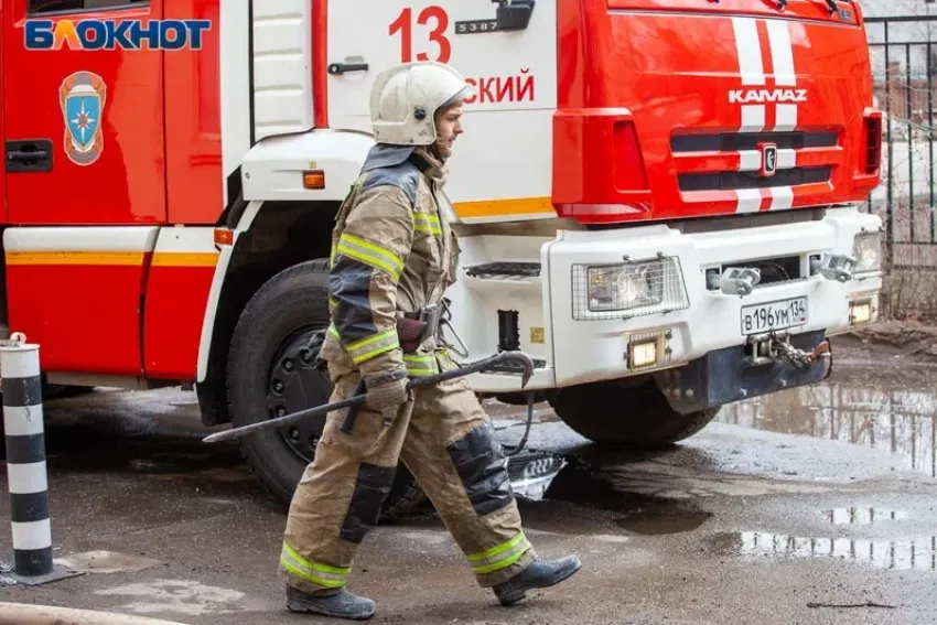 «Едва весь не сгорел»: в пожаре Волжского мужчина получил ожоги 2 и 3 степени рук