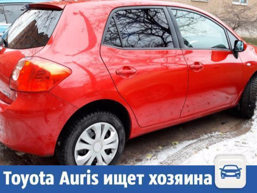Красную красотку Toyota Auris срочно продают в Волжском
