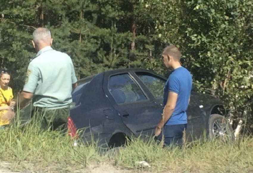 36-летняя автоледи перевернулась на машине по дороге в Волжский