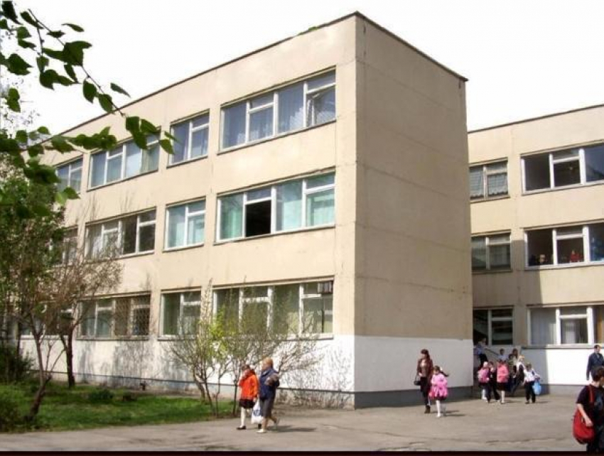 В школах Волжского выявлены факты коррупции 