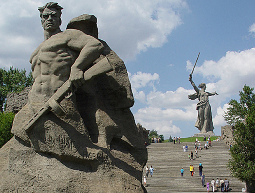 Календарь Волжского: 15 октября «Волгоградгидрострой» отметил юбилей памятника 