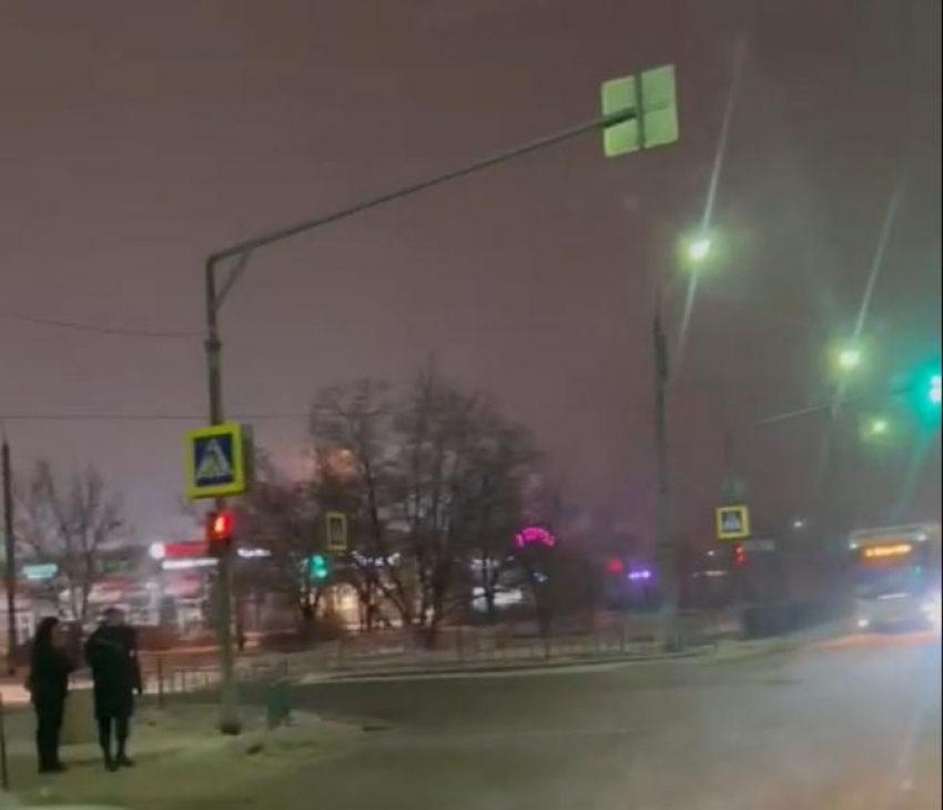 На перекрестке в Волжском не хватает знаков: может ли это привести к авариям?