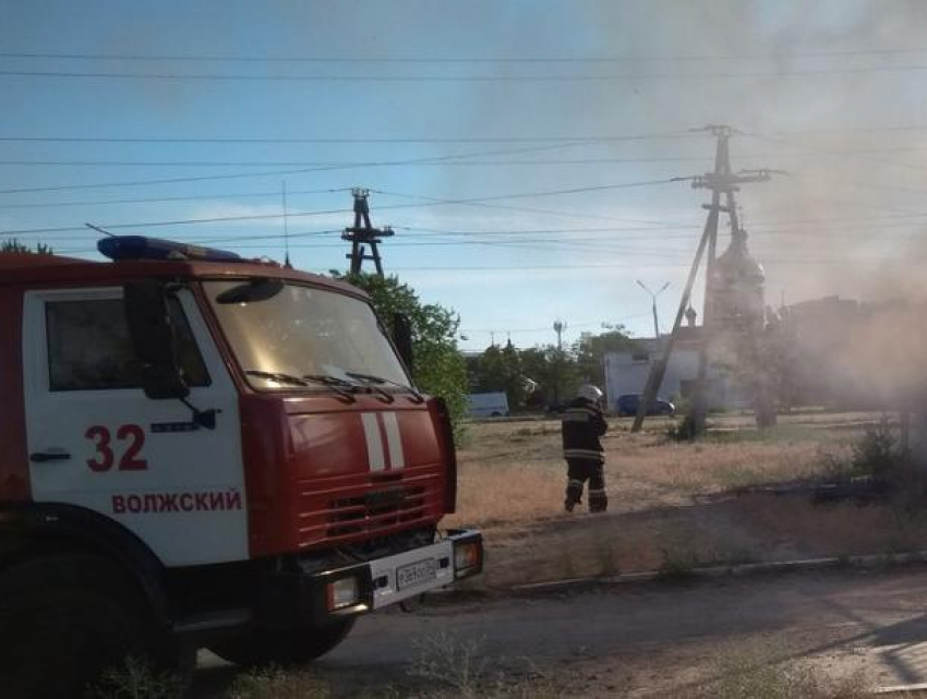 В Волжском на улице Свердлова вспыхнула «Волга"