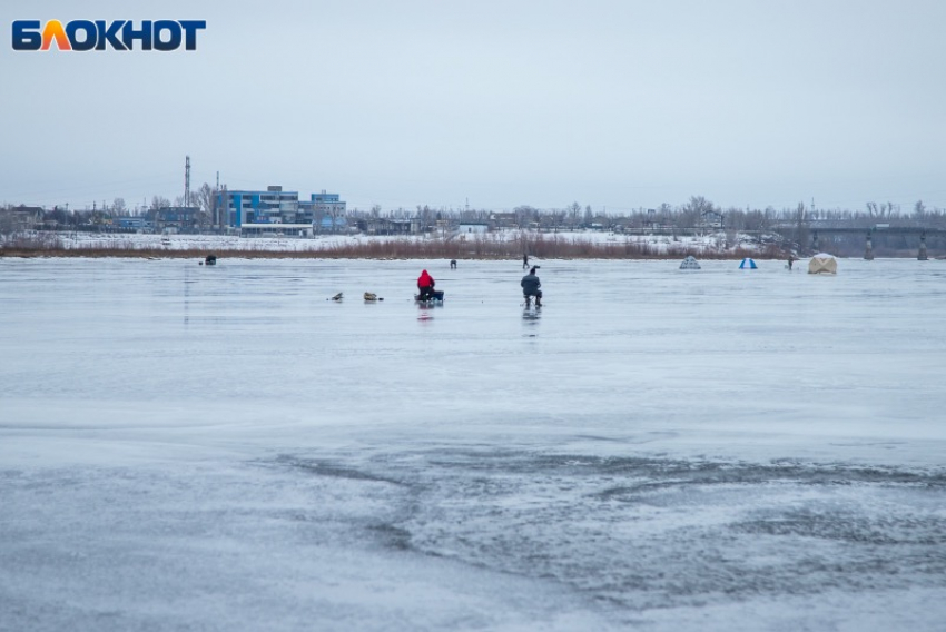 Как не пасть жертвой теплой зимы: волжанам рассказали о мерах безопасности на льду