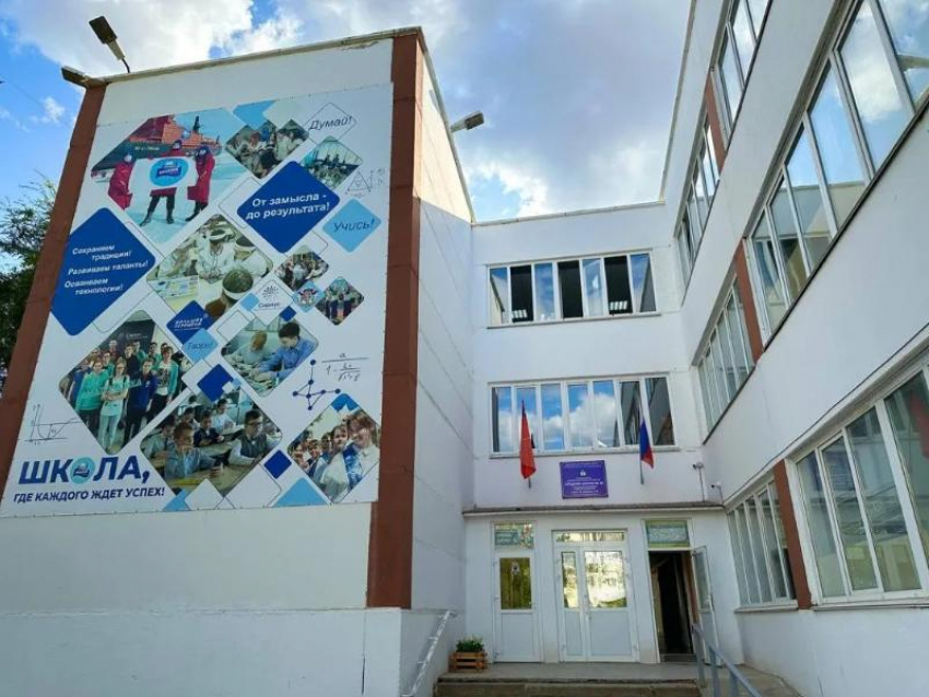 Четыре школы Волжского получили федеральный знак качества