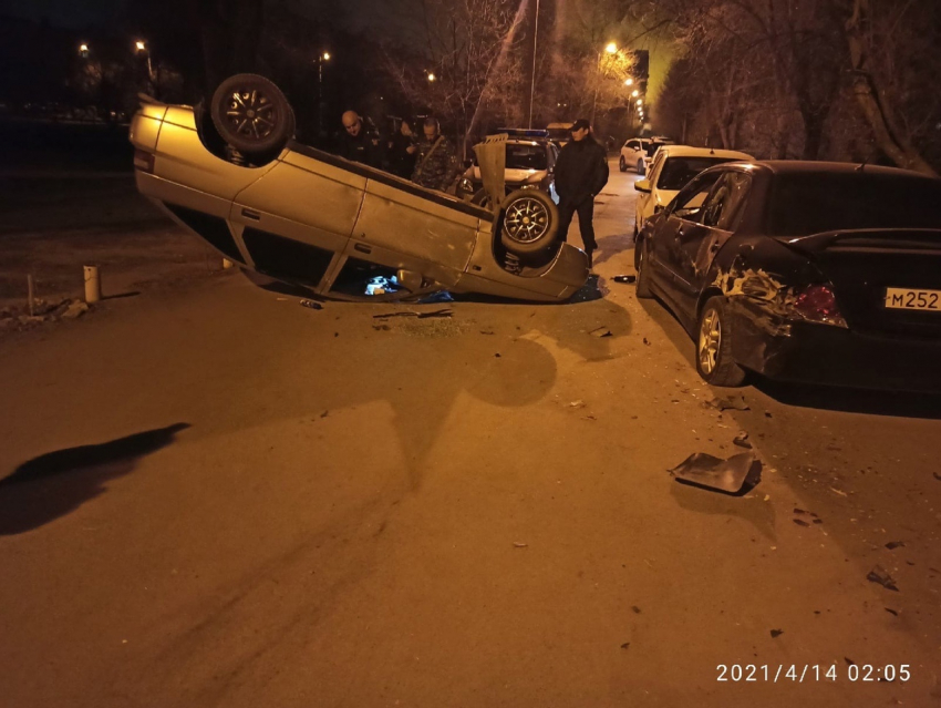Гуляй, шальная! Пьяный водитель разбил 5 авто во дворе Волжского