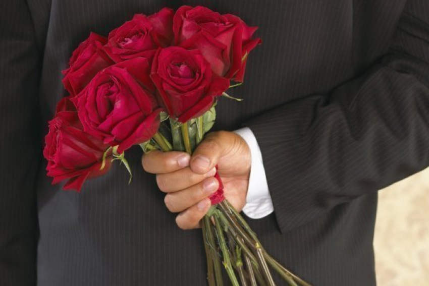 23-летний волгоградец украл для возлюбленной цветы в честь праздника