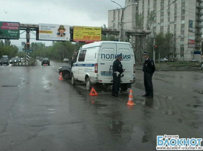 В Волжском таксист протаранил «Hyundai Accent»
