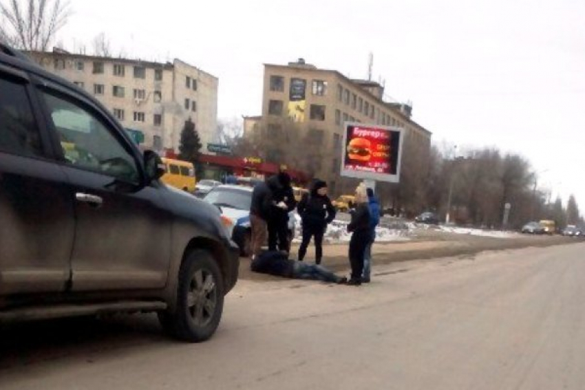 На «зебре» у ЦУМа автоледи сбила 48-летнего волжанина