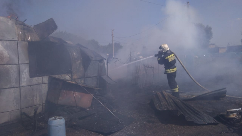 Под Волжским сгорела кирпичная баня