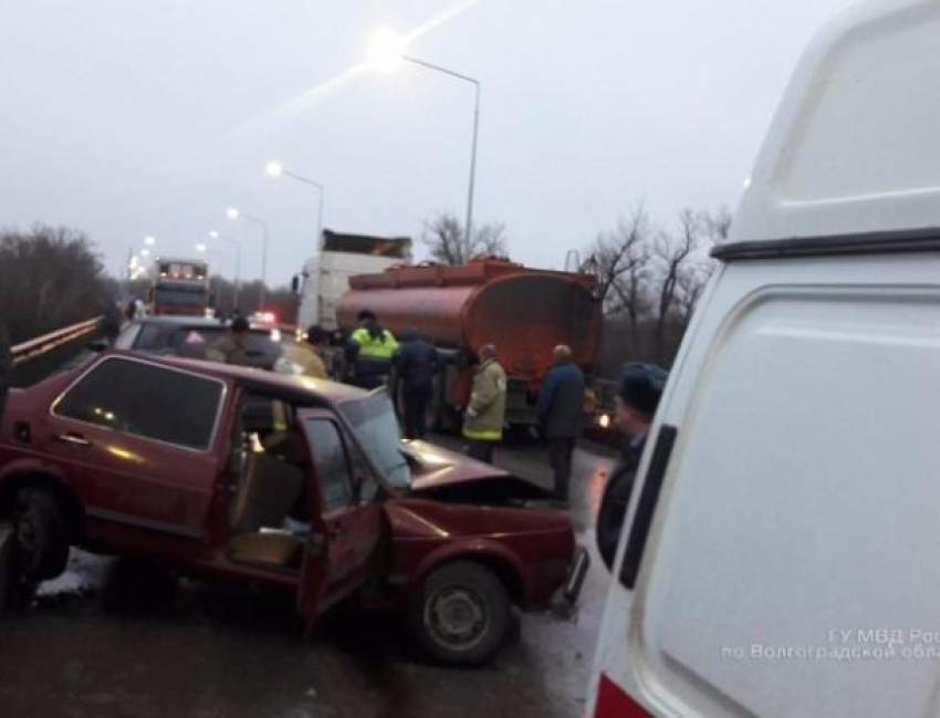 Молодой гонщик въехал во встречную машину под Волжским