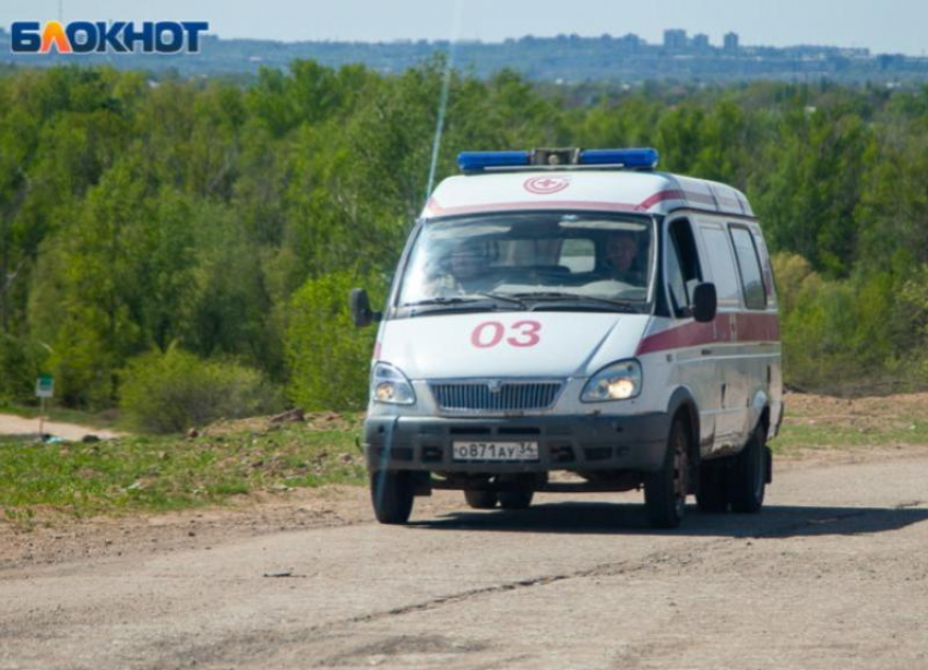 Пенсионер угодил под колеса автомобилиста в Волжском: пешехода госпитализировали