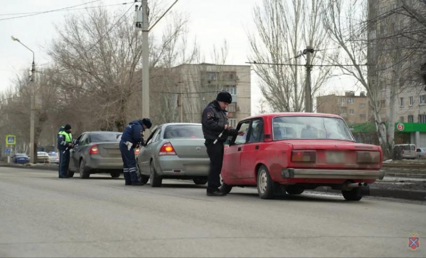 За 4 дня 39 тонировок, 3 бесправника, 2 пьяных, 6 машин на штрафстоянке: итоги массового рейда ГАИ в Волжском