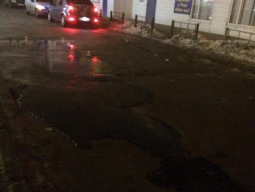 Ровное дорожное полотно и благоустройство тротуаров пообещали власти Волжского в 2017 году