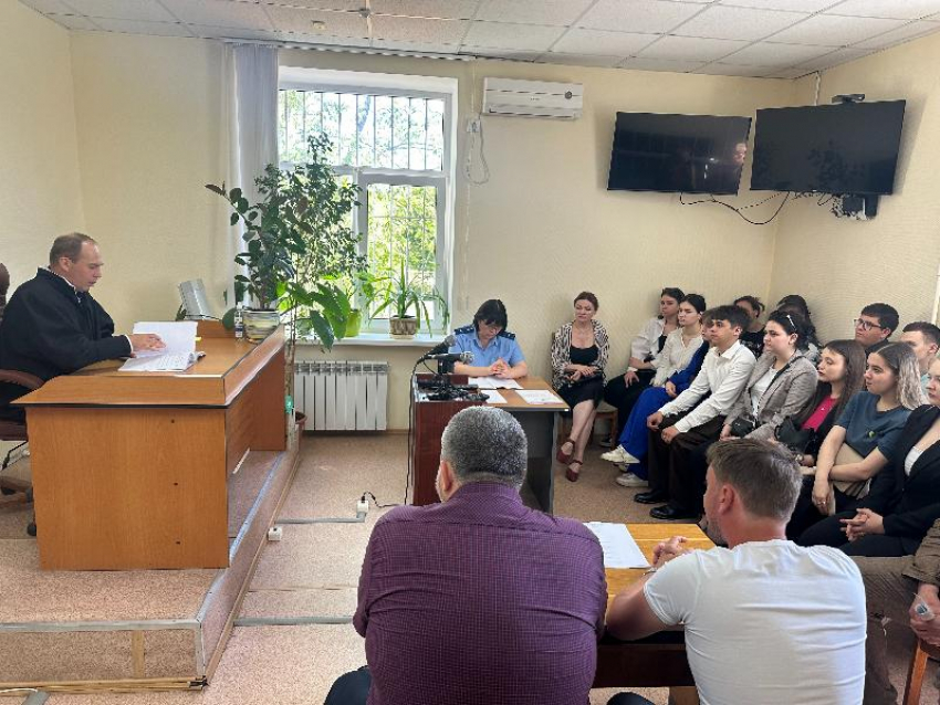 Волжские студенты ознакомились с порядком ведения уголовного процесса