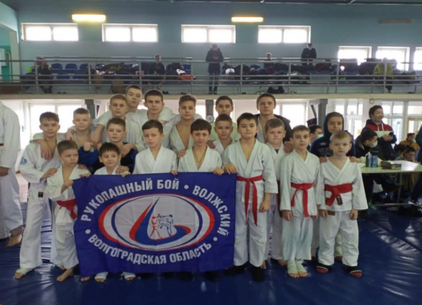 Волжские рукопашники привезли с первенства 16 золотых медалей