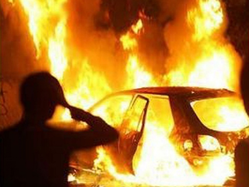 Неизвестный волжанин поджёг автомобиль Daewoo