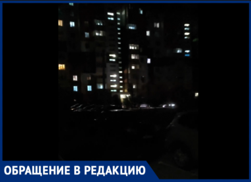«Можно убиться в темноте»: волжане из 28-го микрорайона второй месяц живут в «черном квадрате» и боятся выходить с детьми