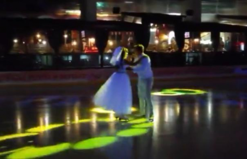 Одну из самых роскошных свадеб в Волжском сыграли на ледовом катке 