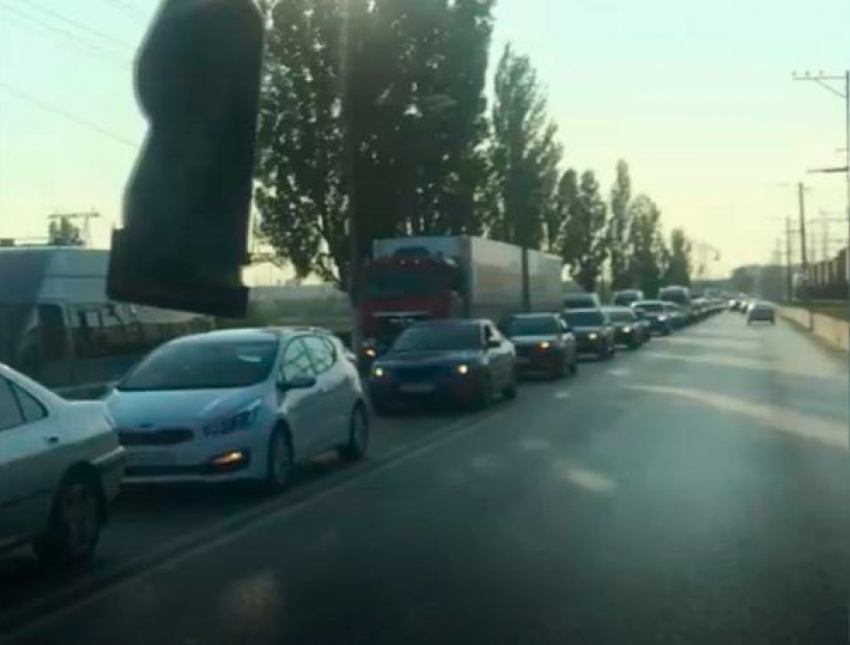 Долгая дорога домой: волжане застряли в пробке перед ГЭС