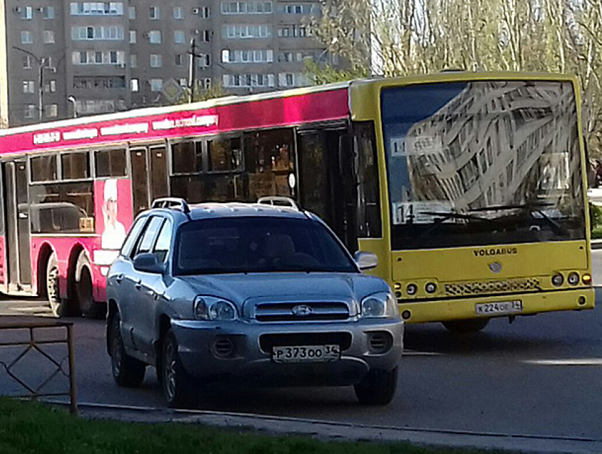 Из-за задымившейся проводки эвакуировали пассажиров 14-го автобуса в Волжском