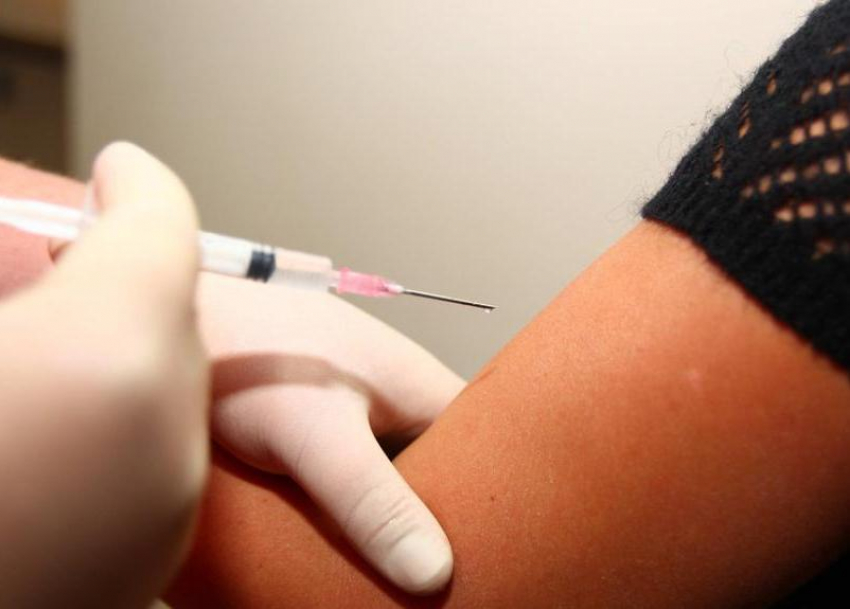 Массовая вакцинация населения продолжается в Волгоградской области