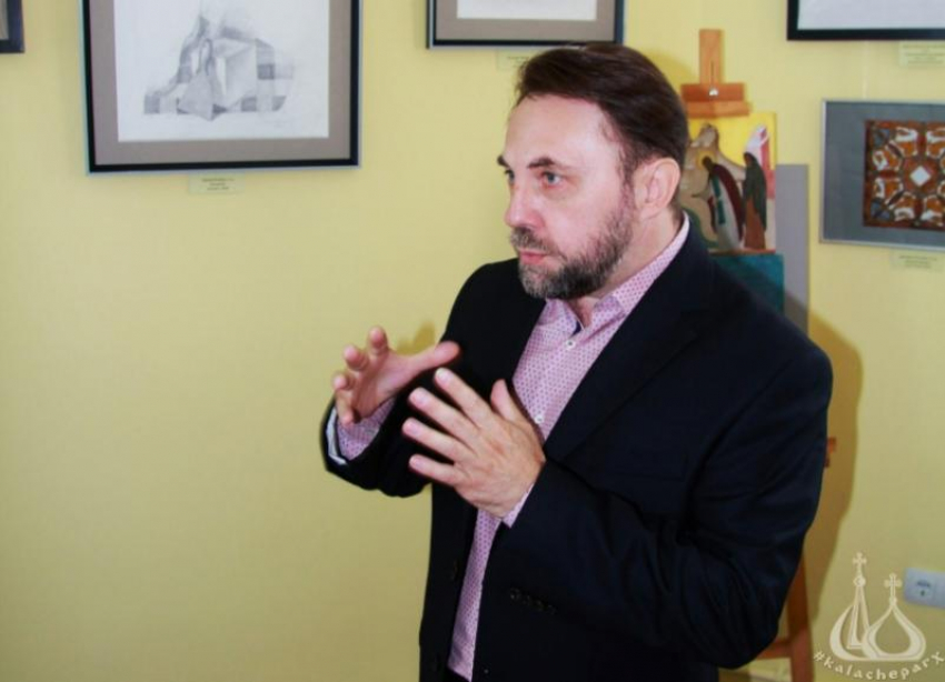 В Волжском проходит выставка художника и иконописца Юрия Сидоренко