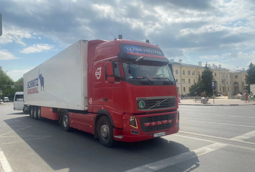 Водители большегрузов попадают на большие штрафы в Волжском