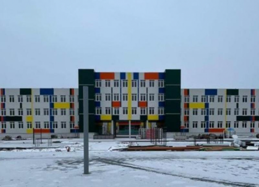 В Волжском продолжается строительство долгожданной школы