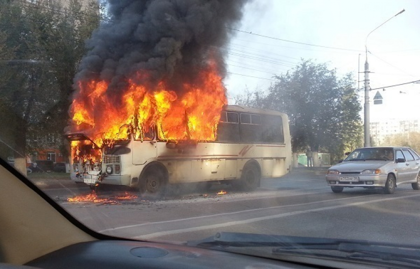 На Спартановке дотла выгорел пассажирский автобус