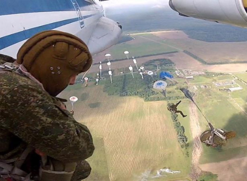 Юных волжан обучат прыгать с парашютом