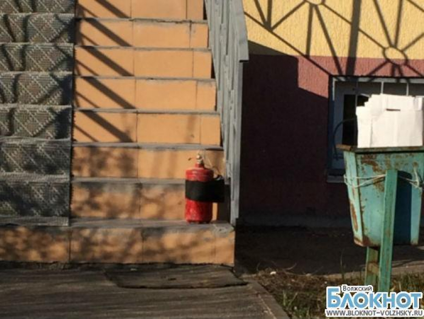 В Волжском шутники «заминировали» вход в офис