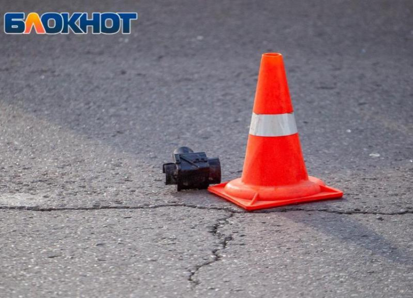 В Волгоградской области 13-летний мопедист без водительских прав серьезно пострадал в ДТП 