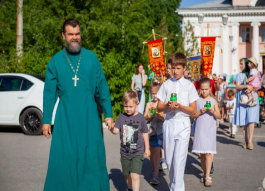 Детский крестный ход впервые состоялся в Волжском