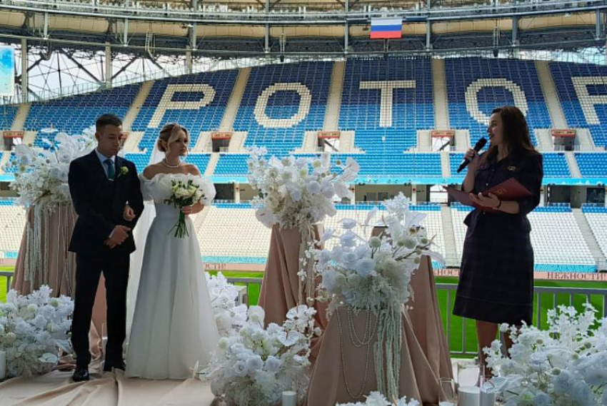 В Волгограде свадьбы теперь играют в подземельях и на футбольном поле