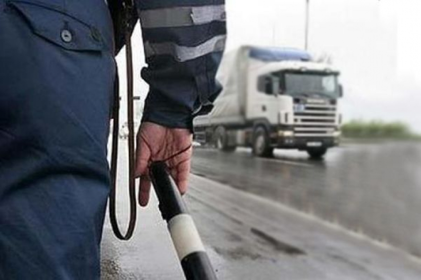 Инспектор отказался от 20-тысячной взятки от дальнобойщика из Татарстана