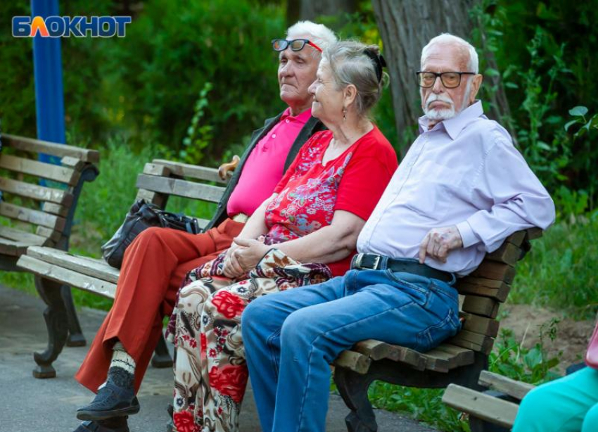 Пожилым волжанам оказывают социально-медицинские  услуги и помогают в быту