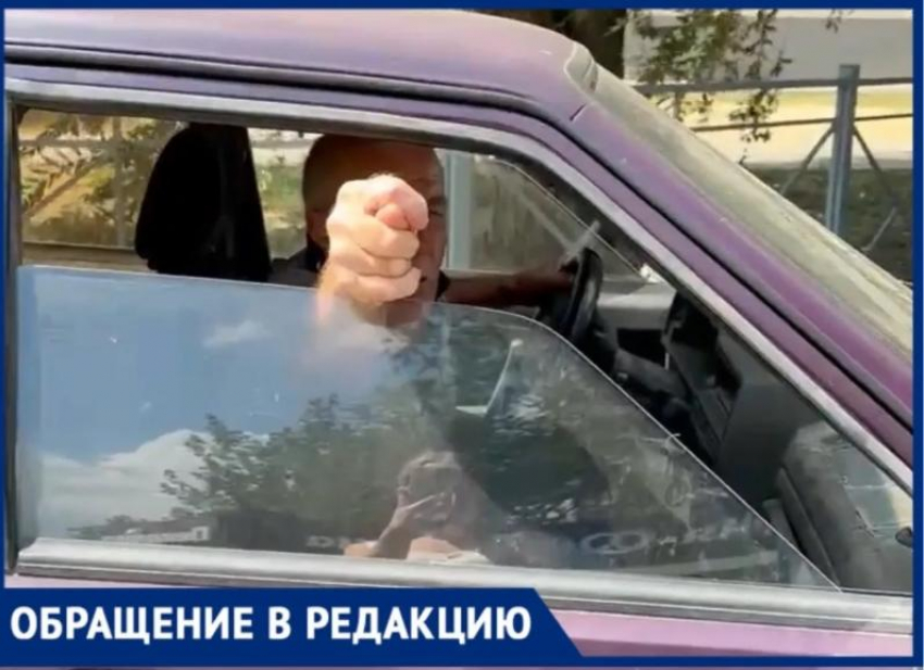 «Сейчас улетишь отсюда»: в Волжском мужчина перегородил дорогу и послал других водителей