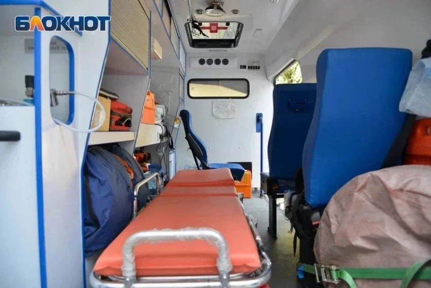 В Волжском 18-летняя девушка выпала из окна