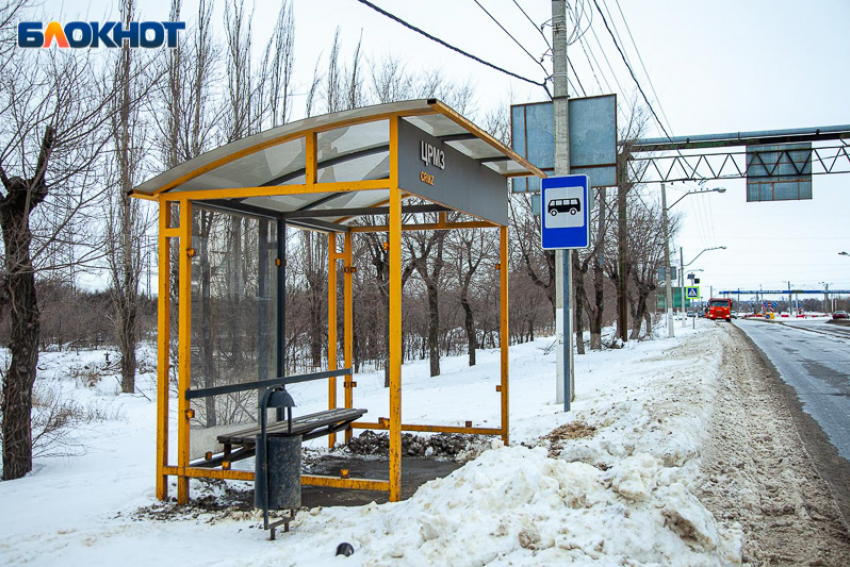 На застекление остановок в Волжском выделили почти 400 тысяч рублей