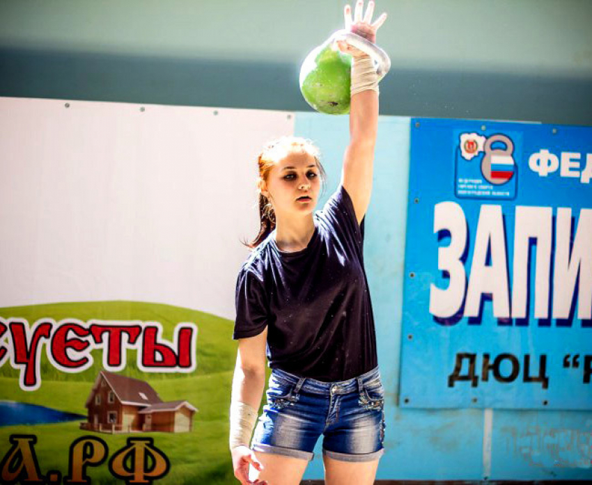 Волжская силачка завоевала бронзовую медаль кубковых отечественных соревнований