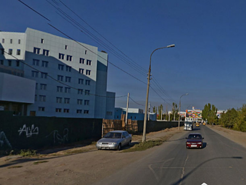 На улице Молодогвардейцев в Волжском наконец-то сделают тротуары